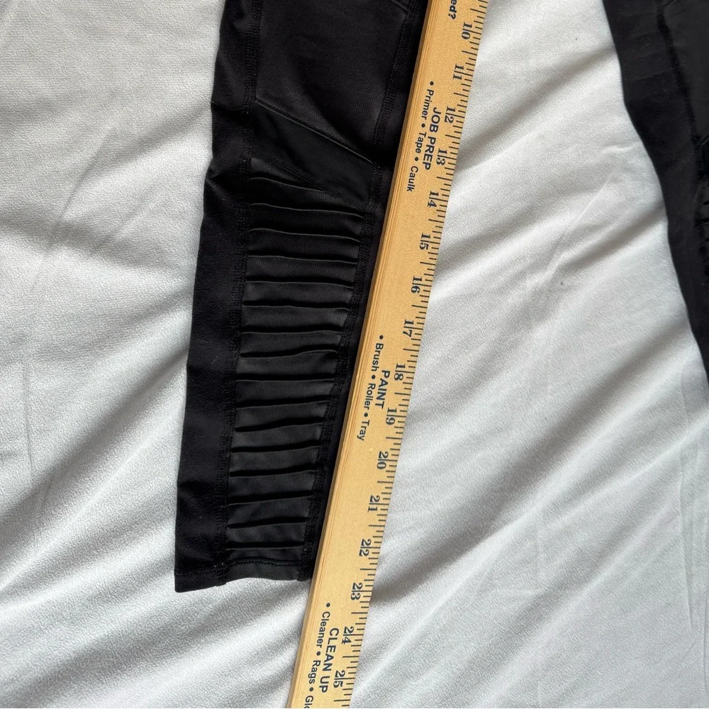 ALO YOGA High-Waist Moto‎ Legging Black woman XS sculpts lifts gorpcore